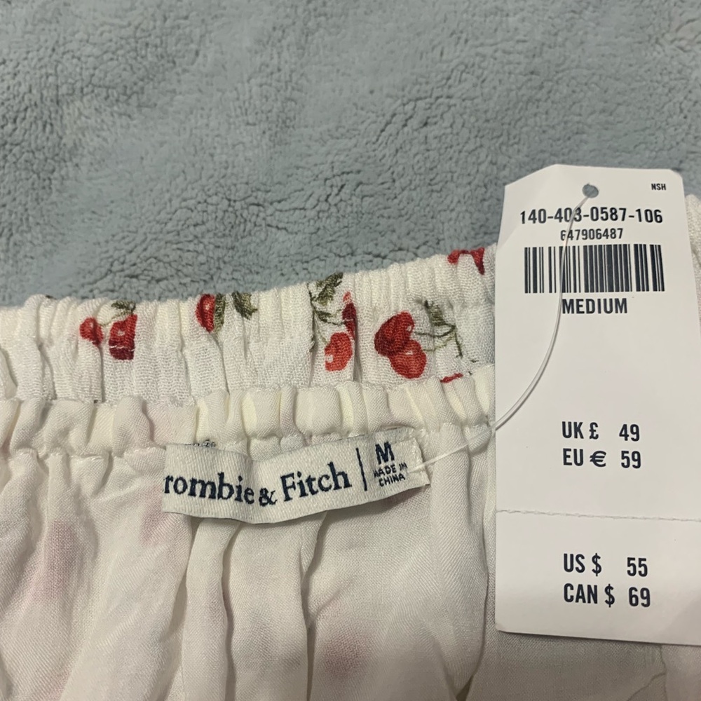 Abercrombie & Fitch White Crop Top with Red Floral Print - Picture 5 of 6